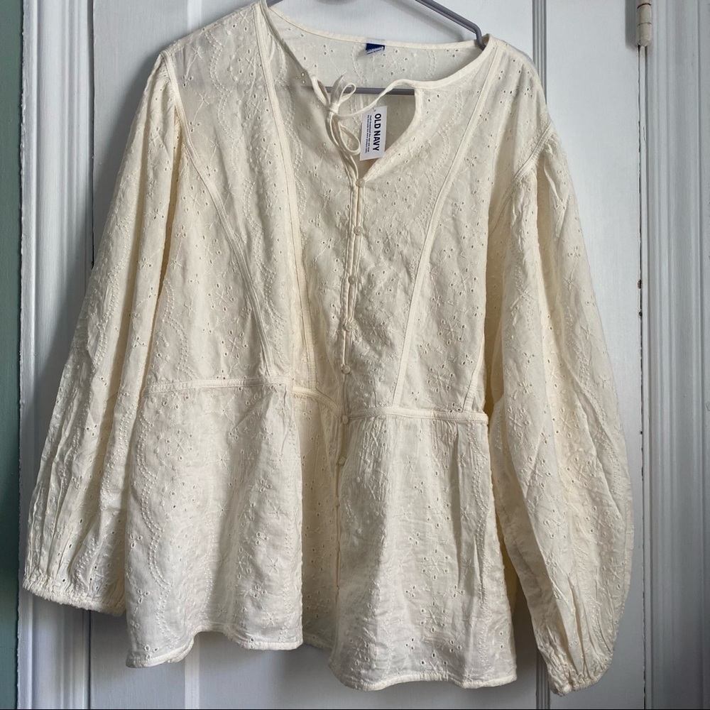 NWT - Old Navy Oversized Blouse with Embroidery Details- Size: 3X - Picture 3 of 16